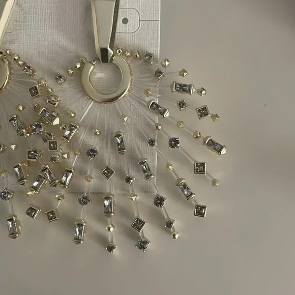 Kendra Scott Fabia Statement Earrings in Gold - Picture 7 of 7